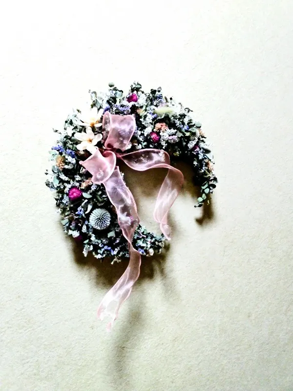 ドライフラワーで作る今人気の三日月リースをオーダー